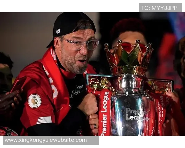 利物浦足球俱乐部在深圳开设新店名宿麦克马纳曼亲临助阵庆祝活动