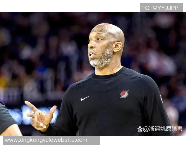 比卢普斯场下表现获高分评价小杨认为他值得8到9分 比卢普斯场下表现获高分评价小杨认为他值得8到9分